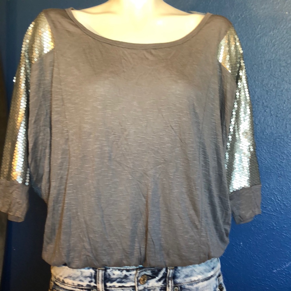 Threads Silver and Gray Top Size Medium